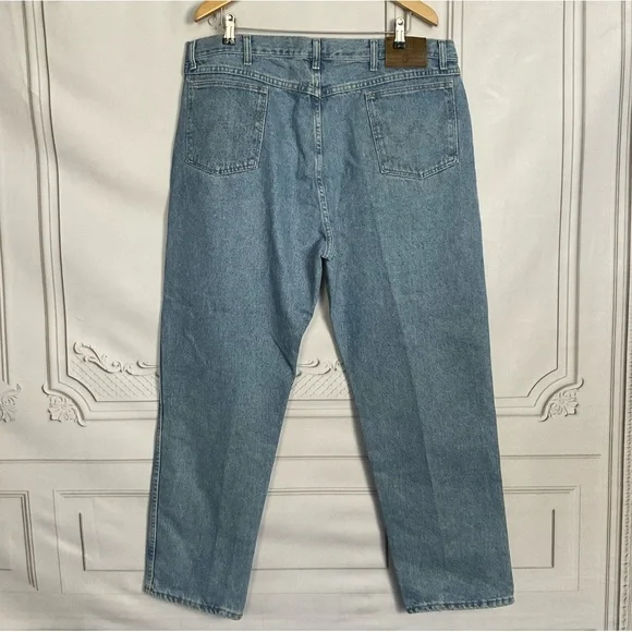 Wrangler Rugged Wear Light Wash Blue Jeans Men’s 42 x 30 Relaxed Fit Denim - Picture 3 of 6